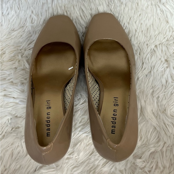 Madden Pumps - Picture 3 of 6